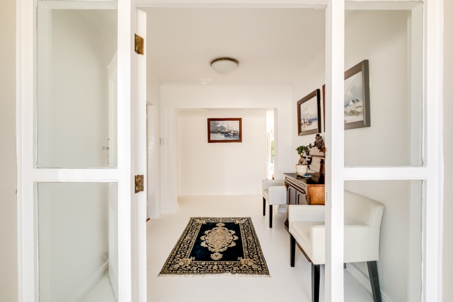 To Let 4 Bedroom Property for Rent in Constantia Western Cape